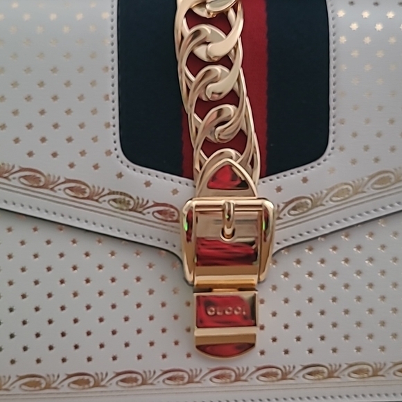 Gucci Stunning Mid size bag with amazing detais.  100% AUTHENTIC! - Picture 2 of 8